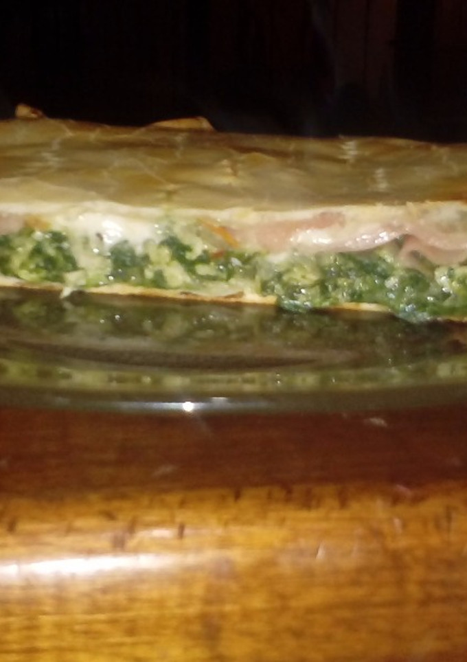 Una foto de Tarta de acelga, jamón y queso