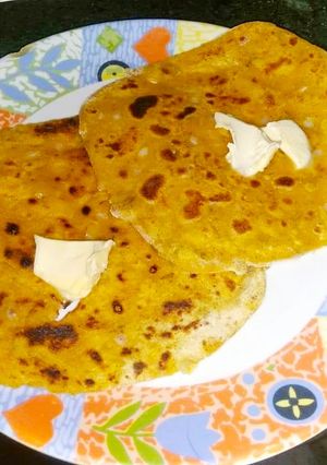 A picture of Lauki chana dal paratha.
