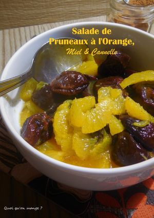 Une photo de Salade de pruneaux à l'orange, miel et cannelle