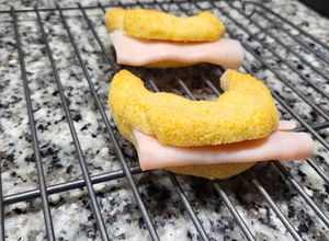 Una foto de Medialunas aptas dieta keto(sin gluten sin azúcar)