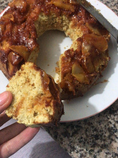 Una foto de Torta invertida de manzana y avena 🍎