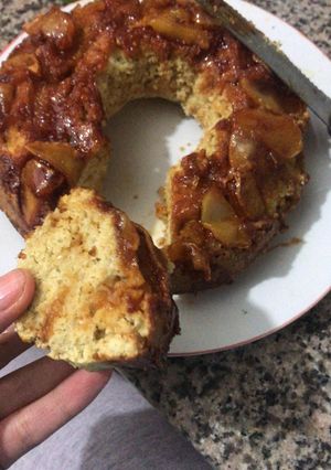Una foto de Torta invertida de manzana y avena 🍎