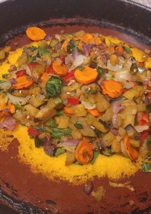 Una foto de Pizza de polenta y vegetales🍕(vega)