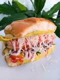 Sandwich dengan sayur kulit timun krai dan wortel