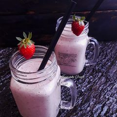 A picture of Strawberry Oatmeal Smoothie.