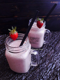 A picture of Strawberry Oatmeal Smoothie.
