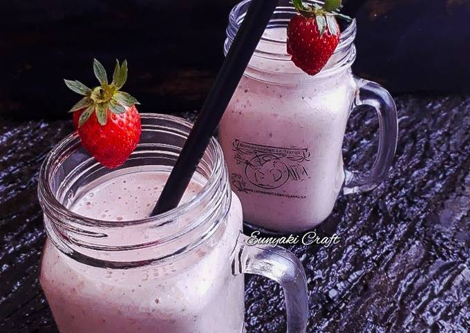 Recipe of Quick Strawberry Oatmeal Smoothie
