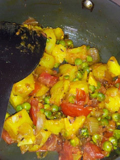 आलू मटर टमाटर की सब्जी (Aloo matar tamatar ki sabzi recipe in hindi) रेसिपी मुख्य फोटो