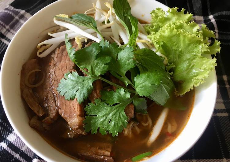 ก๋วยเตี๋ยวเนื้อตุ๋นน้ำซุปหม่าล่า