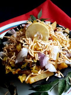पोहा (poha recipe in Hindi) रेसिपी मुख्य फोटो