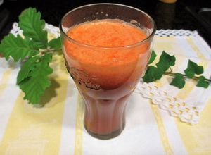 Foto principal de Licuado de zanahorias, pencas de apio y manzanapara subir las defensas