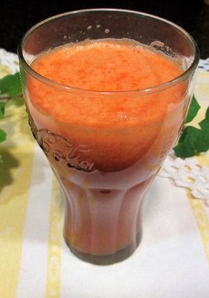 Foto principal de Licuado de zanahorias, pencas de apio y manzanapara subir las defensas