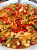 Salteado de verduras y porotos