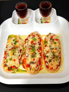 ચીઝ પીઝા(Cheese Pizza Recipe in Gujarati) રેસીપી મુખ્ય ફોટો