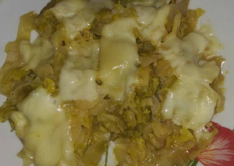 Verza e cavolo cinese con formaggio