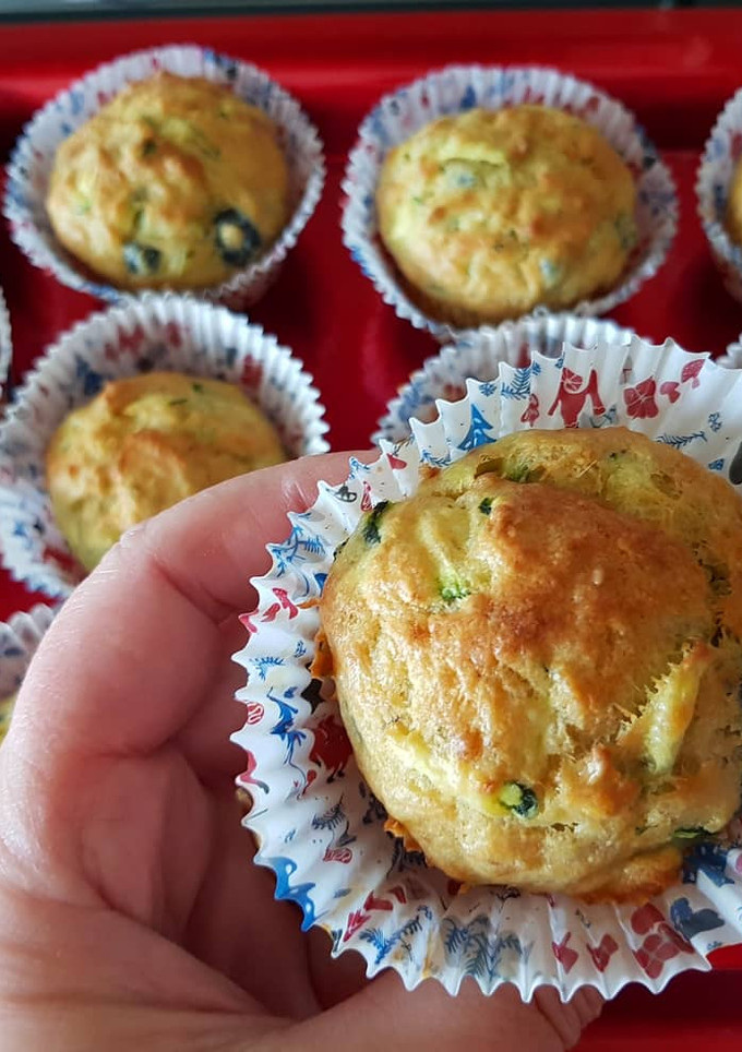 Foto di Muffin salati con tonno, zucchine e olive nere 🐟🥒