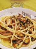 Carbonara di salmone, cozze e vongole