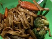 Una foto de carne pasta chino