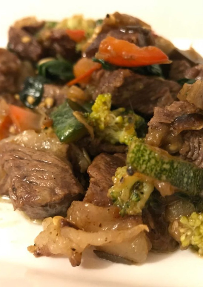 Una foto de Salteado de verduras con Carne 100%  Keto