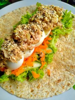 Gambar Wrap sihat (tuna + telur rebus)