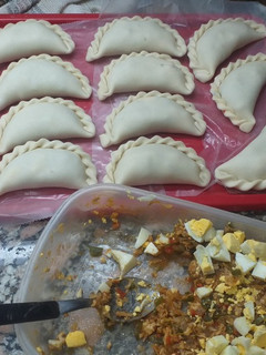 Una foto de Empanadas de pata y muslo de pollo