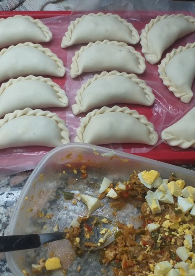 Una foto de Empanadas de pata y muslo de pollo