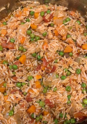Una foto de Arroz colorado con verduras 🍅 🥕