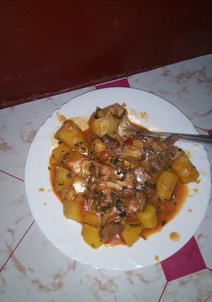 A picture of Matoke stew with beef.