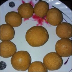 A picture of Besan ke laddu.
