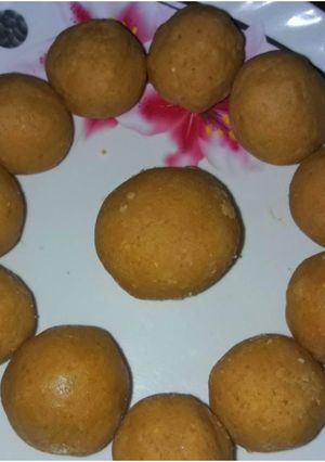 A picture of Besan ke laddu.
