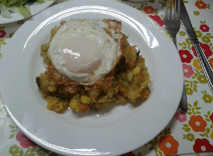Una foto de Charquicán con huevo frito