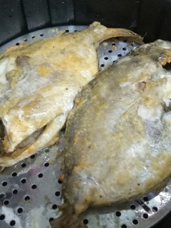 氣炸鍋料理-氣炸肉鯽魚 的食譜成品照片