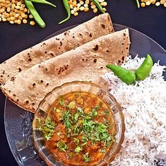 A picture of Chane ki daal wala salan.