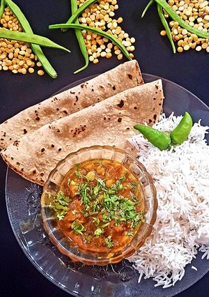 A picture of Chane ki daal wala salan.