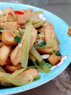 芹菜炒豆干 的食譜成品照片