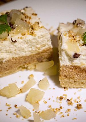 Mascarponés gesztenye mousse kocka, karamellizált körtével recept fotója