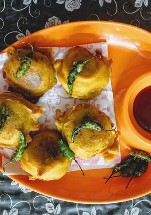 A picture of Inside-Out Vadapav.