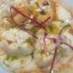 A picture of Dahi vada chaat.