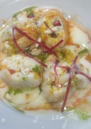 A picture of Dahi vada chaat.