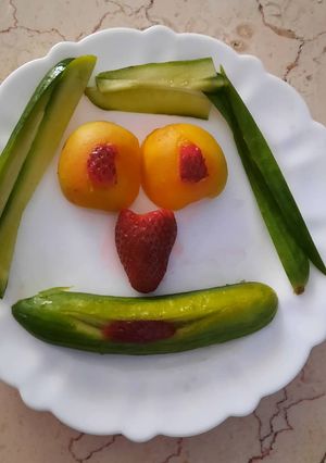 عکسی از دستور تزیئن بشقاب میوه کودکانه