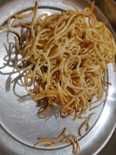 बेसन की नमकीन (besan ki namkeen recipe in Hinid) रेसिपी मुख्य फोटो