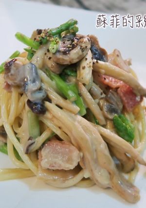 『蘆筍蘑菇培根白醬義大利麵』超級濃郁滑順 的食譜成品照片