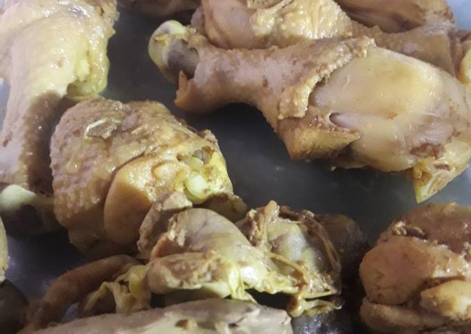 Bagaimana mengolah Ayam ungkep bumbu kuning yang Lezat Sekali