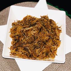A picture of Sweet vermicelli with vanilla, raisins & cardamom (Tambi).