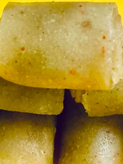 चटपटीत आंबट गोड कैरी रोल (Kairi Roll Recipe In Marathi) रेसिपी चे मुख्य फोटो