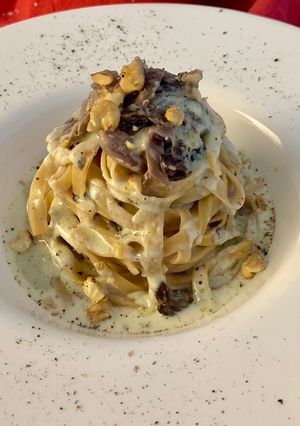 Foto di Tagliatelle radicchio crema gorgonzola e noci