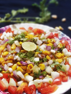 हेल्दी कॉर्न चाट (Healthy corn chaat recipe in Hindi) रेसिपी मुख्य फोटो