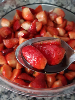 Una foto de Fresas 🍓 maceradas en vino Sansón