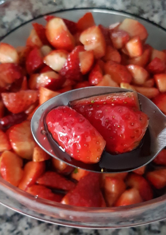 Una foto de Fresas 🍓 maceradas en vino Sansón
