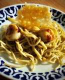 Spaghetti con vieiras y crujiente de Parmesano